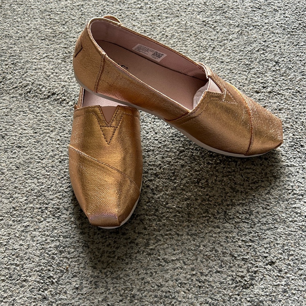 Tom’s Alpargata Rose Gold NWOT
